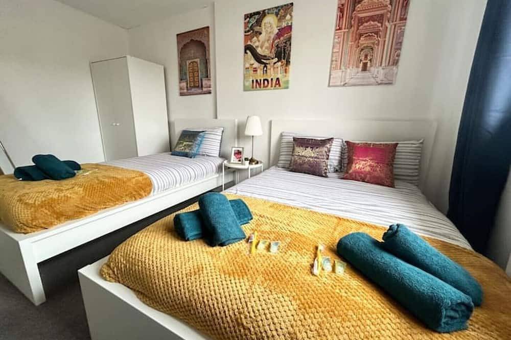 Unique Indian Inspired Townhouse Sleeps 11 In Northampton in Northampton, Northamptonshire