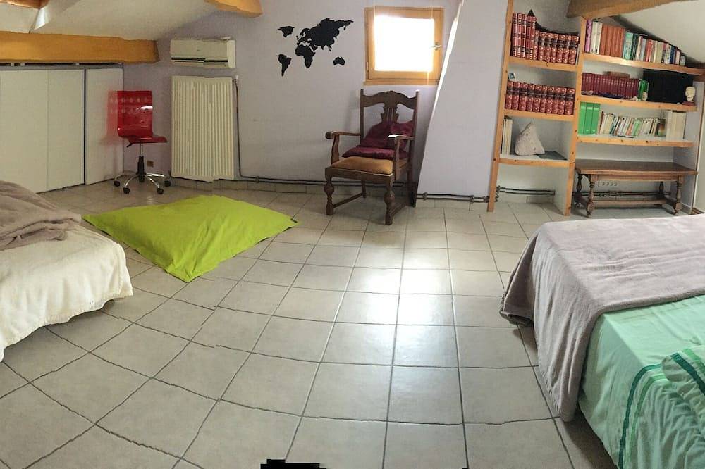 Belle villa tout confort avec piscine , idéal vacances en famille 8 personnes in Clarensac, Région de Nîmes