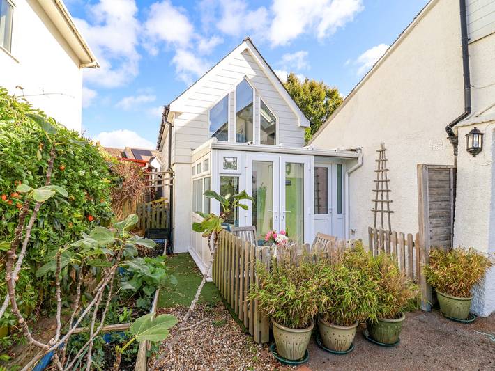 Cottage for 2 people, with garden, with pets in Charmouth