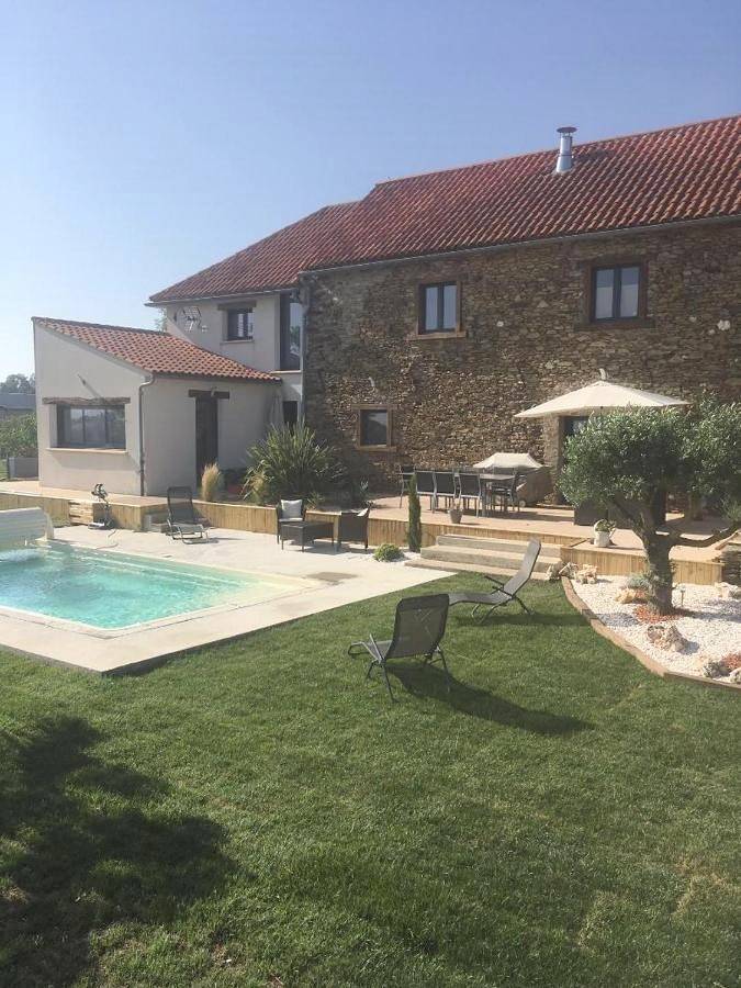 Gîte pour 11 personnes, avec piscine ainsi que jardin et vue à Padiès