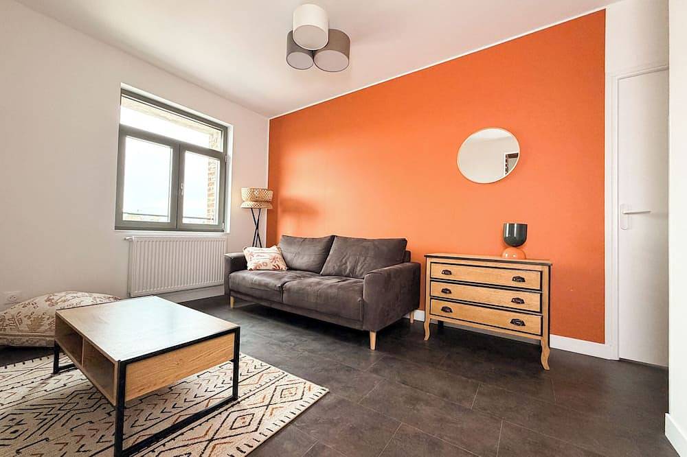 Entire apartment, La sucrerie - 2-bedroom apartment in Sin-le-Noble, Department Nord