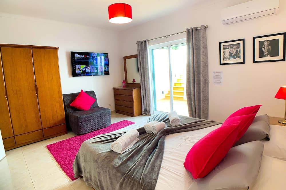Spacious 3 Bed, 3 Bath Villa With Pool & Toddler Pool, in Beautiful Carvoeiro in Carvoeiro, Lagoa