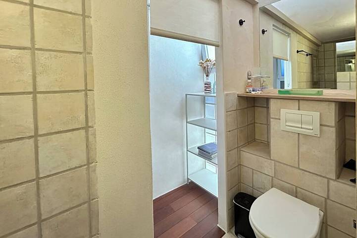Ganze Wohnung, Bonifacio Haute-Ville: großes renoviertes charmantes Studio aus dem 14. Jahrhundert, klimatisiert, Wifi in Bonifacio, Sartène und Umgebung
