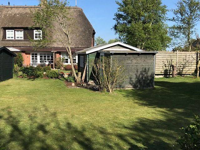 Näher am Strand können Sie Ihren Urlaub nicht verbringen! in Utersum, Föhr