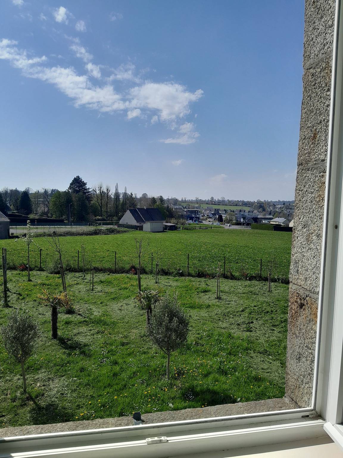 Bed and Breakfast 'Grande Chambre Lumineuse' con jardín privado y Wi-Fi in Sainte-Cécile (Manche), Côte de la Déroute