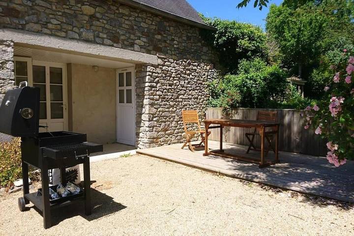 Location de vacances pour 4 personnes, avec vue ainsi que terrasse et jardin dans Orval-sur-Sienne