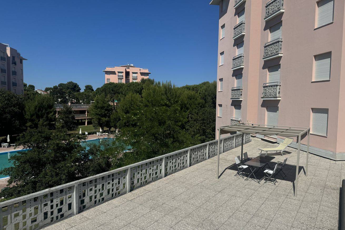 Entire apartment, M398 - Marcelli, three-room apartment with terrace in residence with swimming pool in Riviera del Conero