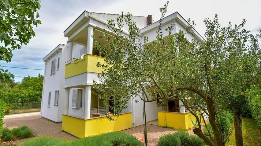 Ferienwohnung für 2 Personen, mit Terrasse in Sukosan