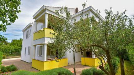 Ferienwohnung für 2 Personen, mit Terrasse in Sukosan