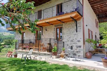 Gîte pour 8 personnes, avec balcon dans Cléry