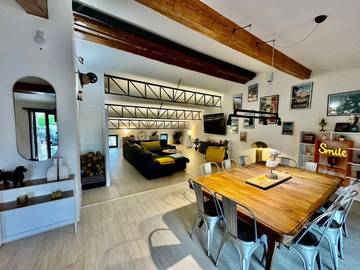 Gîte pour 10 personnes, avec jardin à Palaja