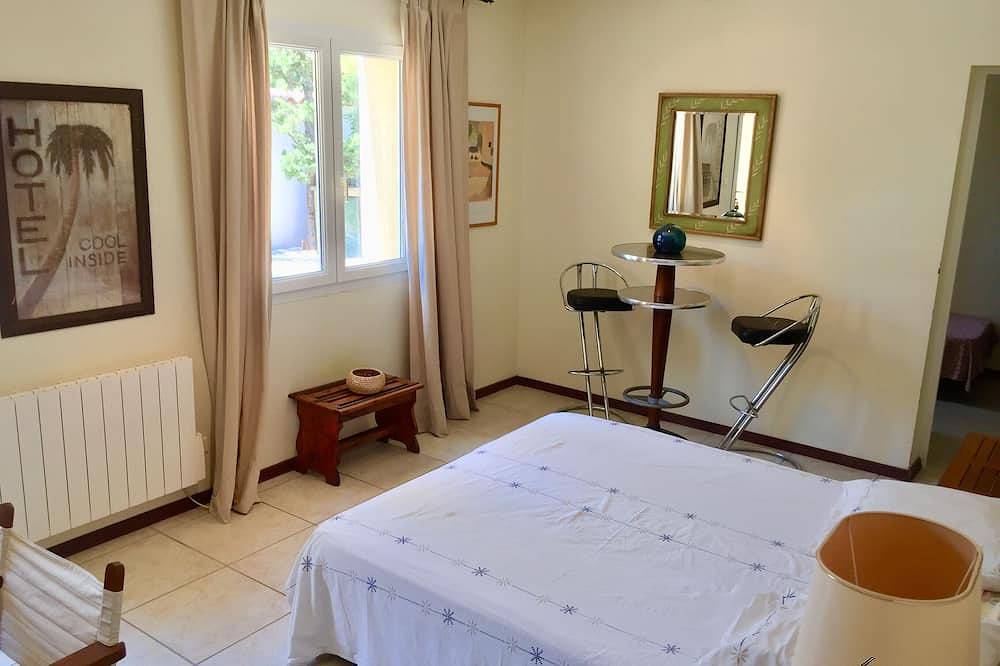 Apartamento entero, Habitación amplia y luminosa con entrada independiente. in Carry-le-Rouet, Istres region