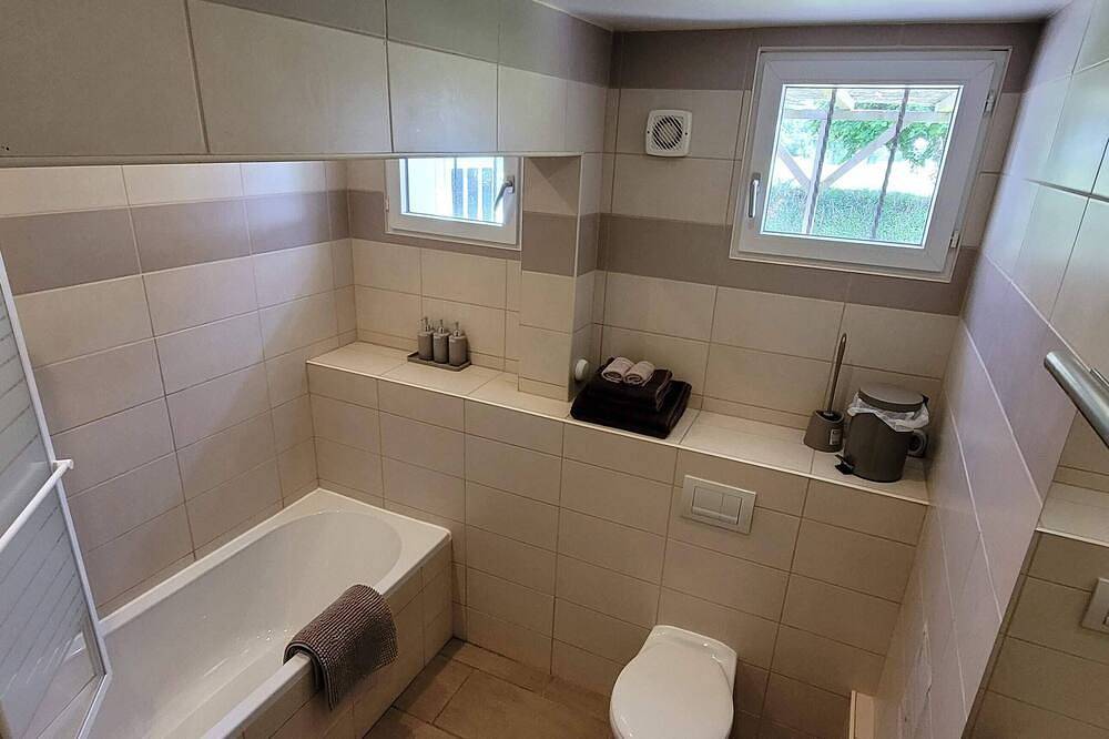 Small house 'Les Chails'. Quiet and peaceful, 45 mins from Futuroscope. in Les Forges, Deux-Sèvres