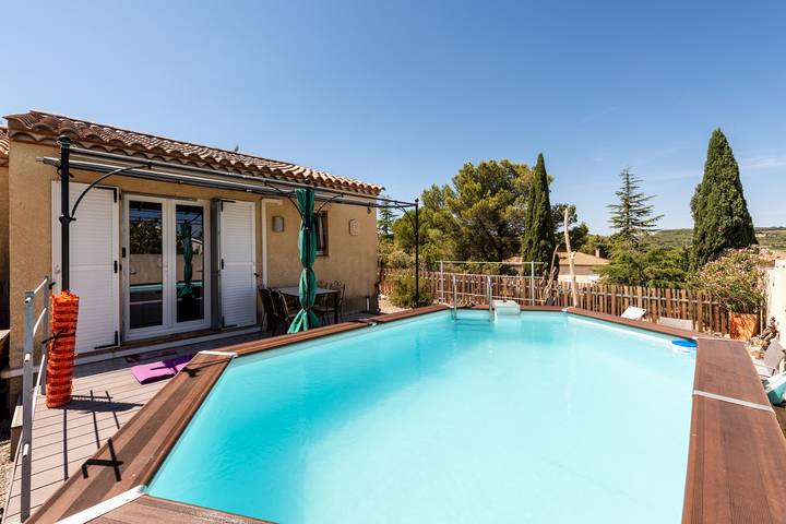 Location de vacances pour 4 personnes, avec jardin ainsi que terrasse et piscine à Cruzy