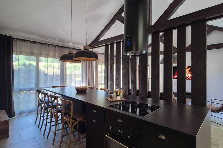 Location de vacances pour 6 personnes, avec jardin à Sainte-Colombe-de-Peyre