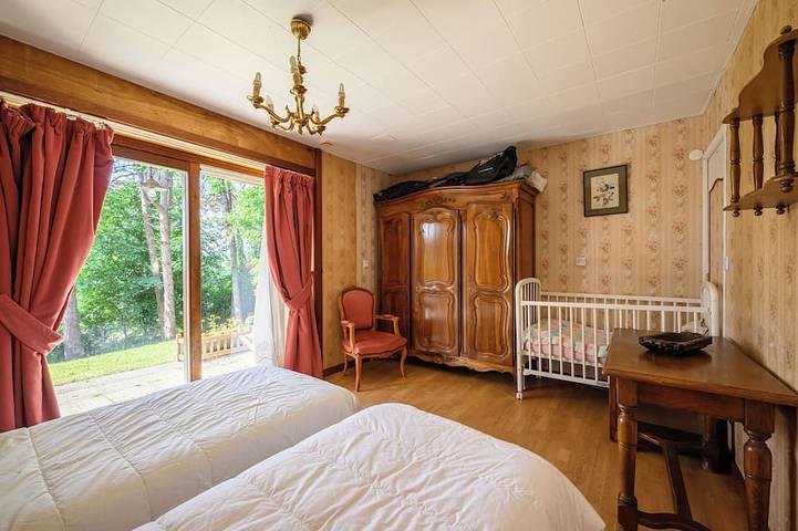 Villa pour 13 personnes, avec jardin et balcon ainsi que jacuzzi et sauna, animaux acceptés