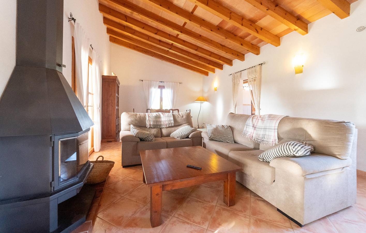 Sonniges Apartment mit Terrasse und Pool - 1,5 km zum Strand in Son Servera, Mallorca Osten