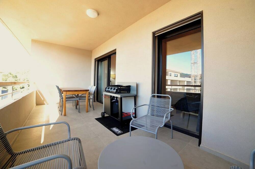 Entire apartment, T2 apartment close to all amenities 5 min from pinarello beach in Sainte-Lucie de Porto-Vecchio, Zonza