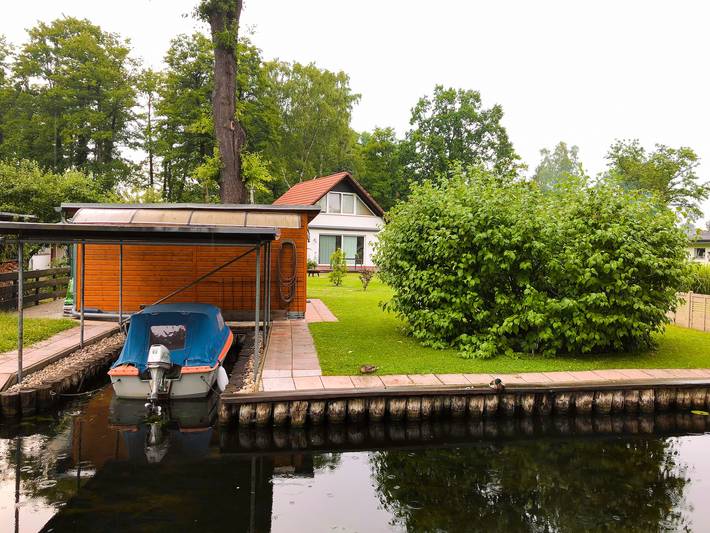 Holiday home for 6 people, with hot tub and garden, with pets in Berlin