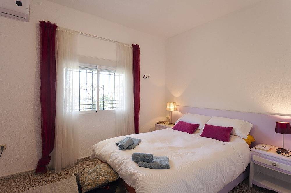 Beautiful house with garden 3 minutes from the beach in Velilla-Taramay, Almuñecar