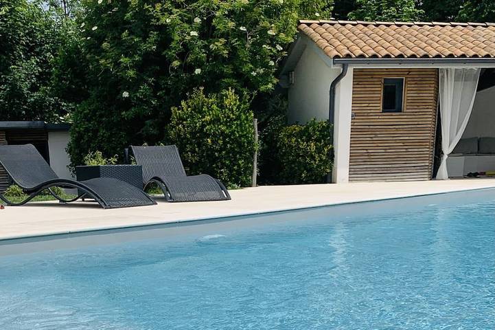 Chalet pour 4 personnes, avec jardin ainsi que piscine et balcon en Gironde
