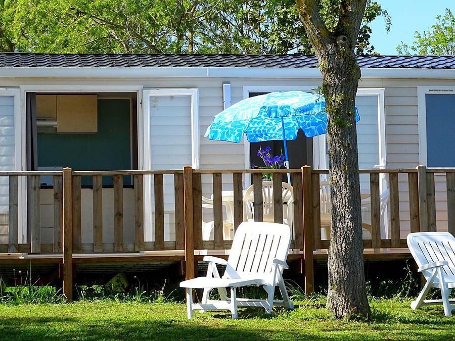 Camping Du Bois De Reveuge  - Mobilhome 5 personnes - Super Mercure in Rougement, Doubs