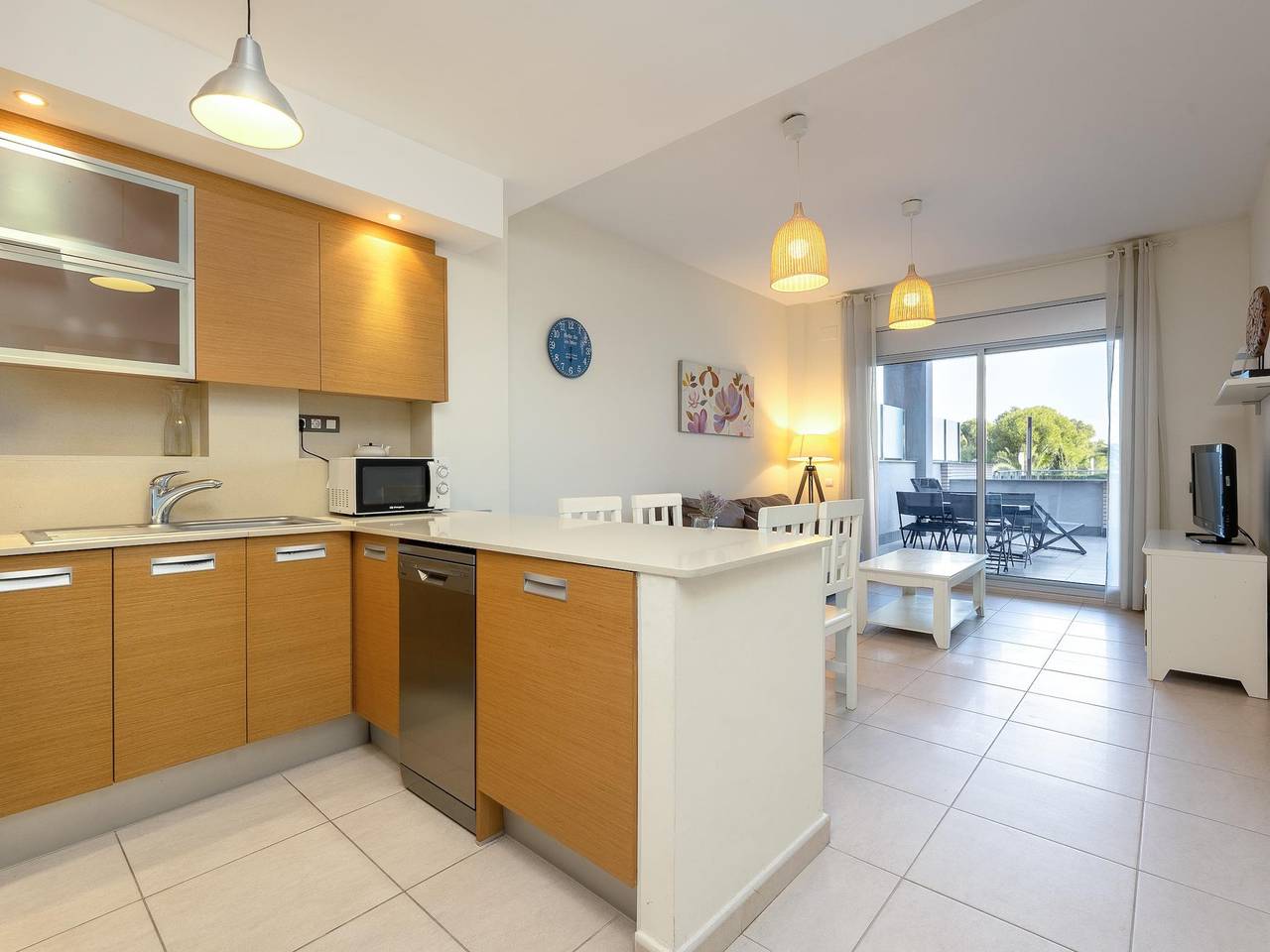 Entire holiday apartment, Ground floor with private terrace, pool and parking in Miami Playa, Costa Dorada