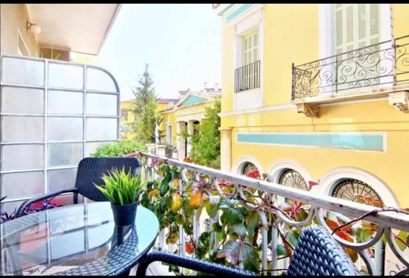 Vacation Rental for 10 Guests in Acropolis, Athens Centre