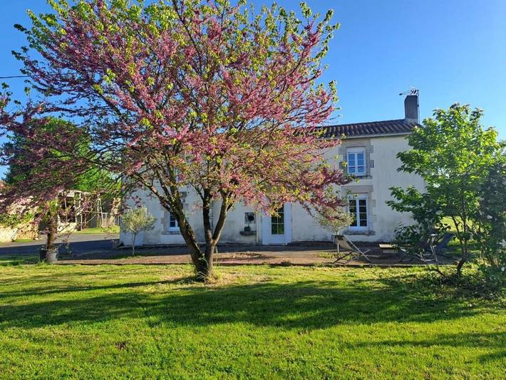 Location de vacances pour 8 personnes, avec Terrasse et Jardin à Saint-Germain-de-Prinçay