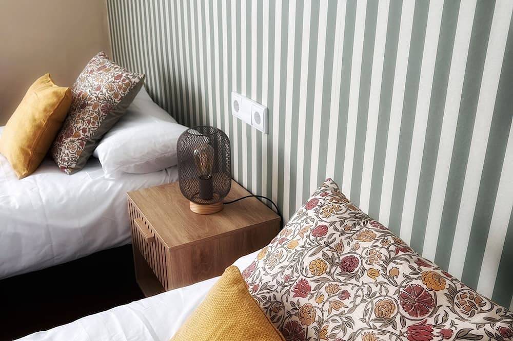 Appartamento intero, Charming and bright T3 completely renovated, located 10 minutes walk from downtown. in Gijon, Costa Verde (Spagna)