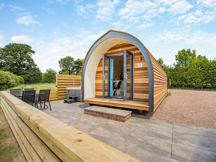 Glamping for 3 people, with Garden in West Midlands
