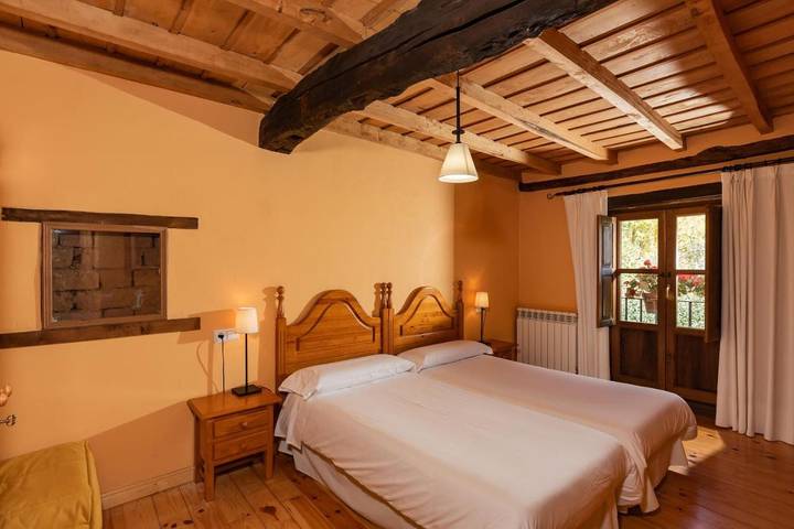 Casa rural para 12 personas, con vistas además de terraza y jardín en Montaña Palentina - 2