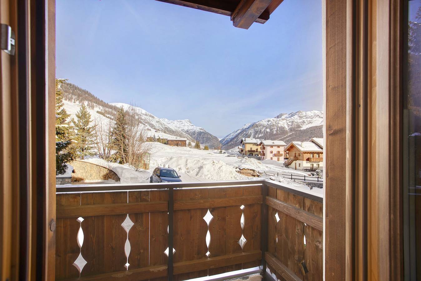 Apartamento inteiro, "Appartamento 1 Deluxe - Alpen Suite" com Vista de Montanha, Jardim & Wi-Fi in Livigno (Town), Livigno