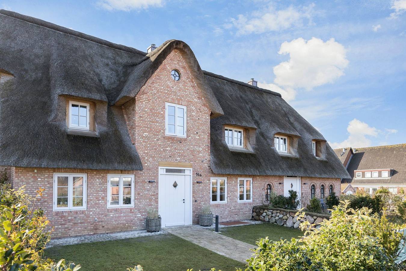 Neues Luxus-Hausteil unter Reet, auf ca. 167 m² für bis zu 6 Personen in Wenningstedt, Sylt