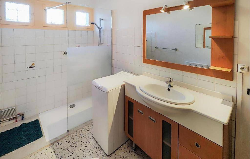 Appartement entier, Three-Bedroom Apartment in Nissan-lez-Enserune, Côte méditerranéenne (France)