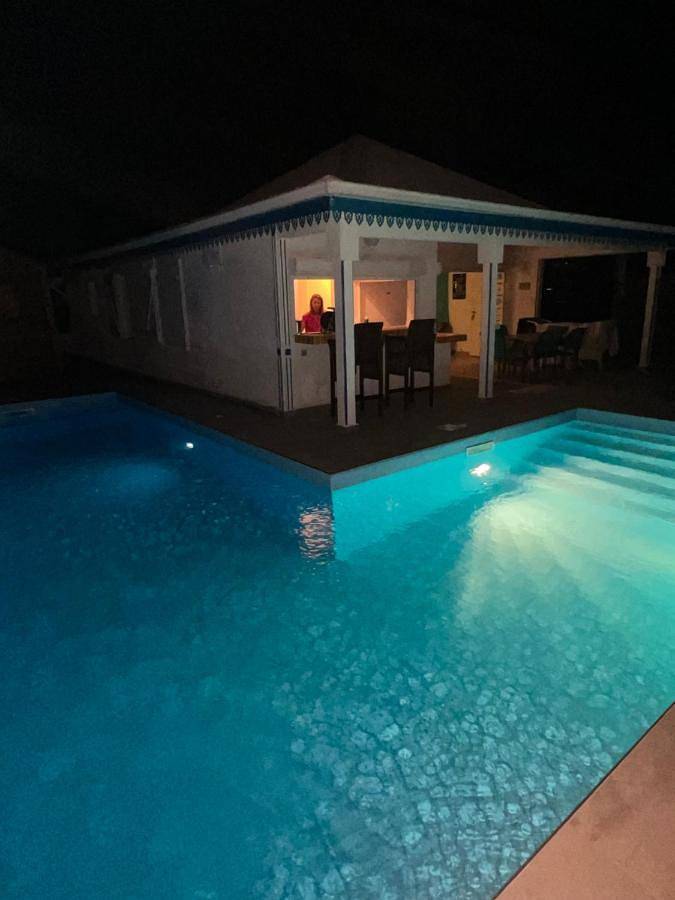 Location de vacances pour 6 personnes, avec piscine et terrasse dans Anse Tarare