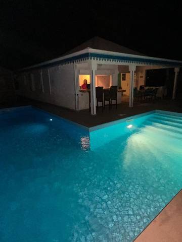 Cottage pour 6 personnes, avec piscine et terrasse dans Anse Tarare
