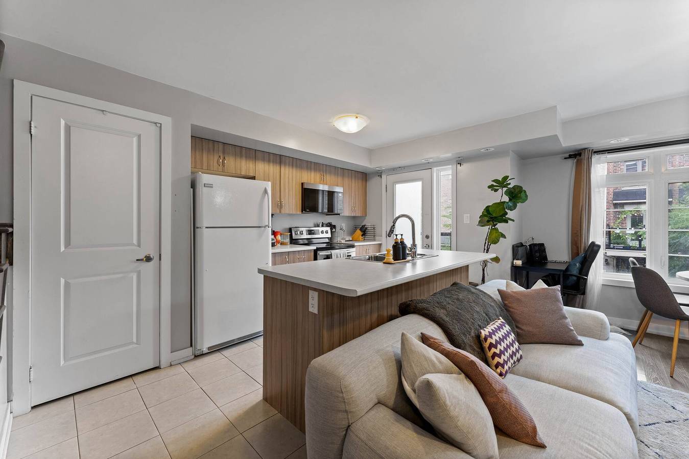 Apartamento entero, Espaciosa escapada a Toronto de 2 pisos y 2 dormitorios con estacionamiento in North York, Toronto