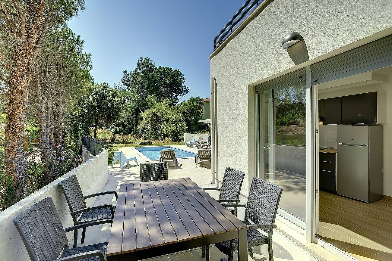 Villa mit Privatpool 300 Meter zum Strand in Premantura, Southcoast Istria