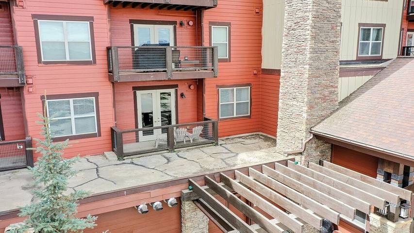 Vacation rental for 6 people, with hot tub and yard as well as pool in Granby