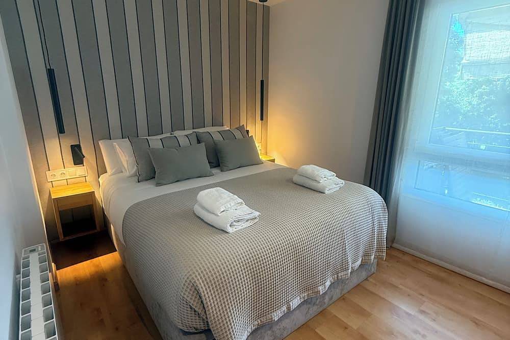 Apartamento entero, Luxury Penthouse with Terrace, Pool & Views in San Cugat del Vallés, Interior de Barcelona
