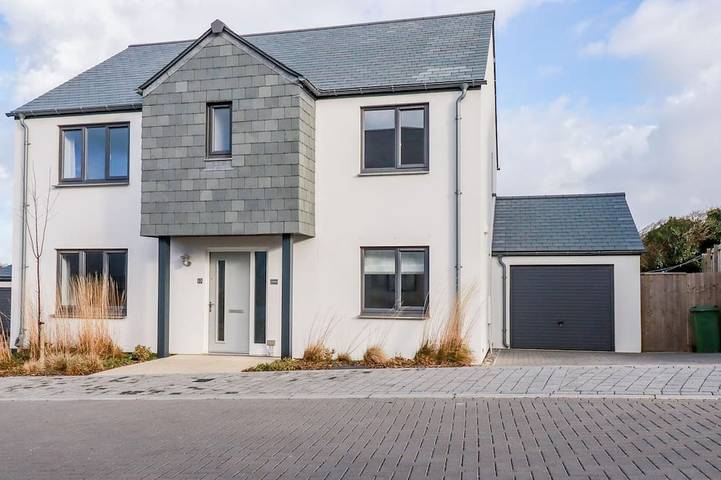 Holiday rental for 8 people, with hot tub and garden, with pets in Crantock
