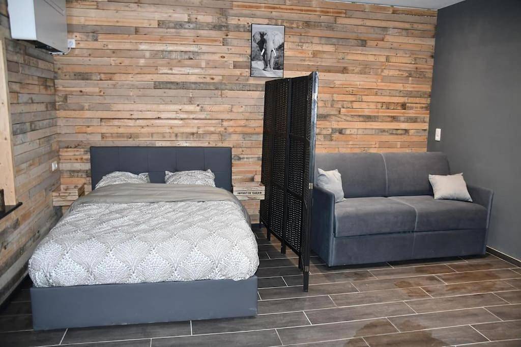 Appartement entier, Logement in wood (400 mètres de Pairi Daiza) in Brugelette, Hainaut