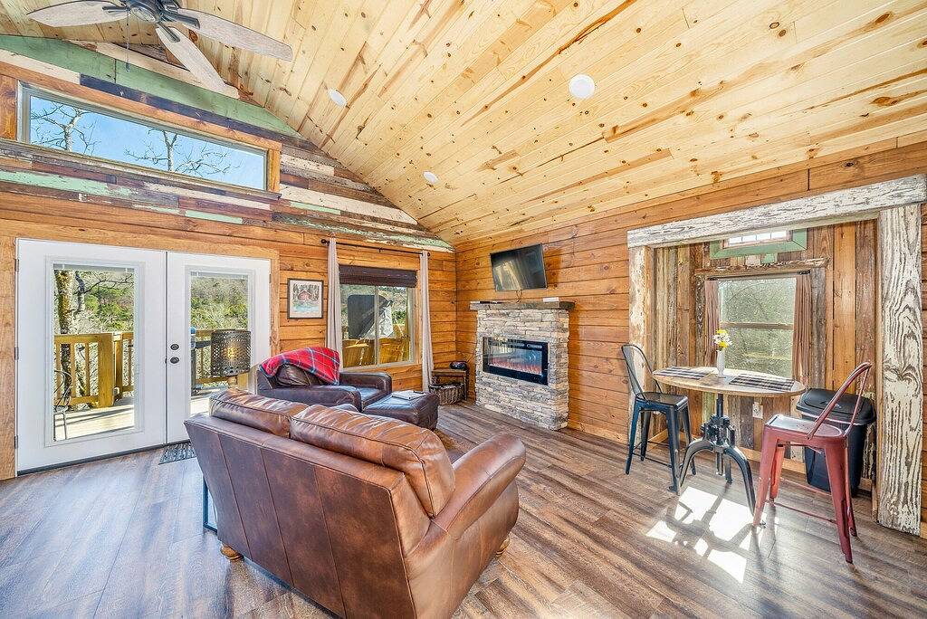 Sunrise Point Treehouse - Starlight Haven in Hot Springs Nationalpark