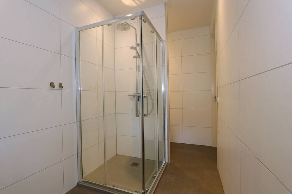 Modern 4-person chalet with 2 bedrooms and sauna in Lochem, Achterhoek