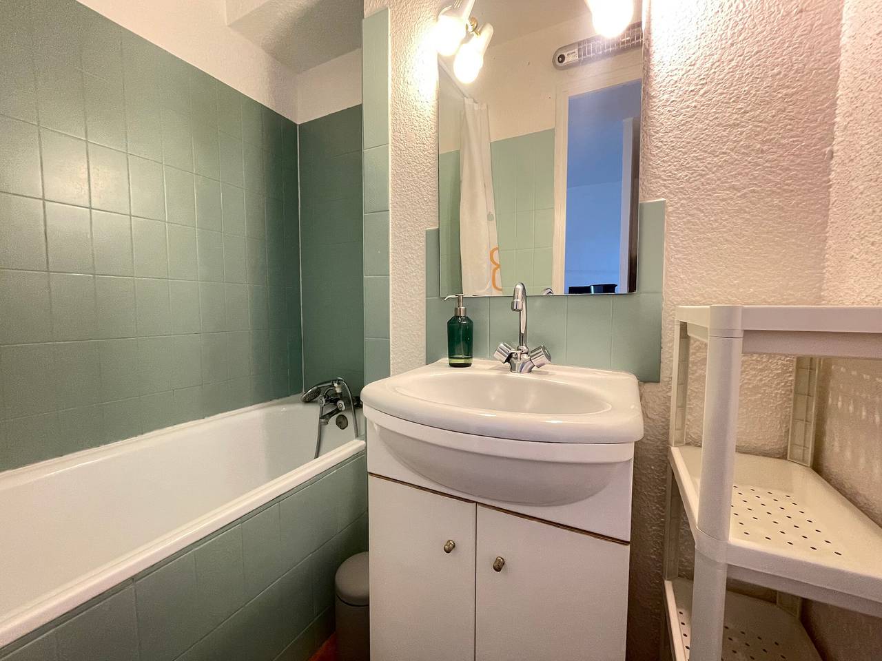 Entire apartment, Spacious 2-Room Apartment by the Sea with Private Parking in Sète in Sete, Mediterranean Coast (France)