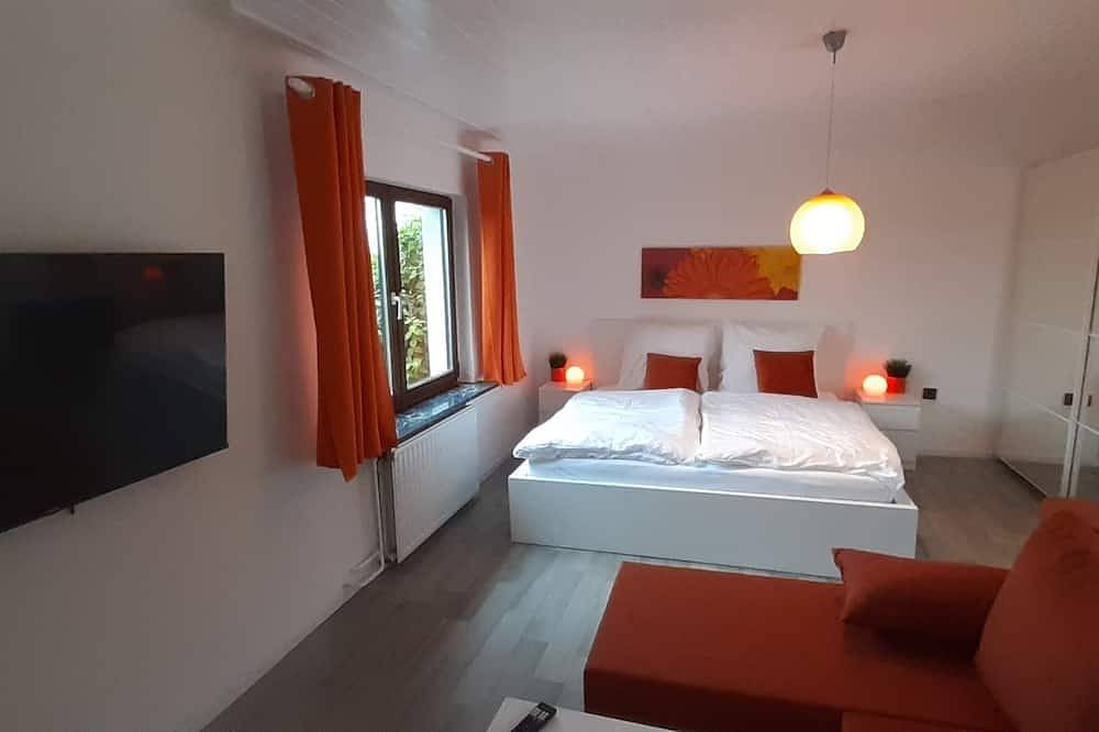 D&B staycation Ferienpark,\nferienwohnung \"Die Orange\" in Niedenstein, Schwalm-Eder-Kreis