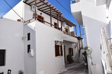 Gîte pour 4 personnes, avec balcon et vue dans Náoussa