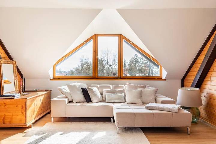 Villa für 10 Personen, mit Balkon und Terrasse sowie Garten und Ausblick in Bled