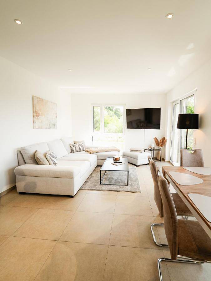 Ferienwohnung für 6 Personen, mit Balkon und Seeblick in Pouch